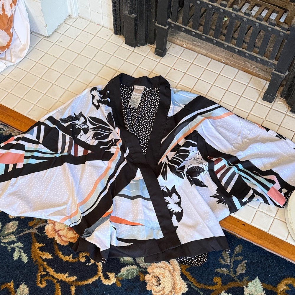 Chico's Black and White Floral Kimono style jacket- worn‎ once